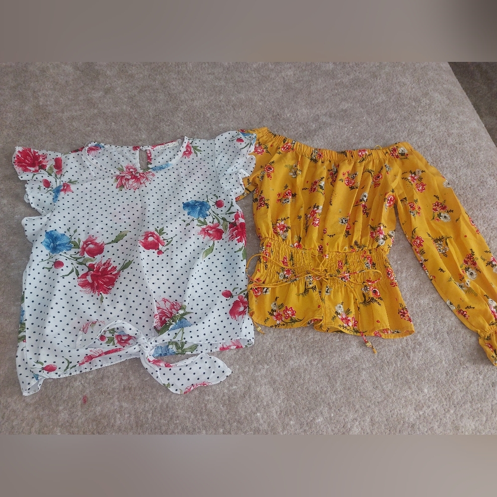 Bundle set of 2  White Floral Tie-Front Ruffle Sleeve Top Size: M